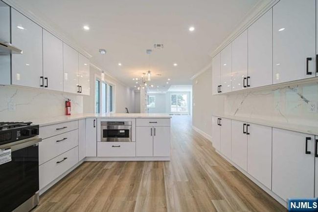39 Henry Ave, Home with 3 bedrooms, 4 bathrooms and null parking in Palisades Park NJ | Image 11
