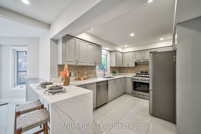 566 Rosebank Rd, House other with 5 bedrooms, 4 bathrooms and 4 parking in Pickering ON | Image 8