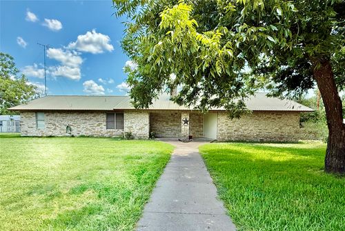204 Park Hill Dr, Hamilton, TX, 76531-1571 | Card Image