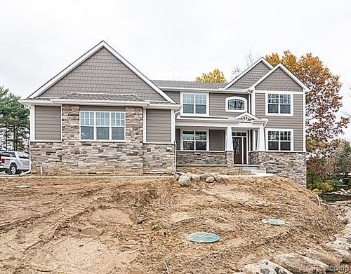 10539 Stoney Point Dr, South Lyon, MI, 48178-8052 | Card Image