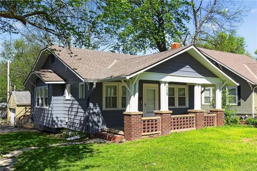 112 N Ash Ave, Independence, MO, 64053-1302 | Card Image
