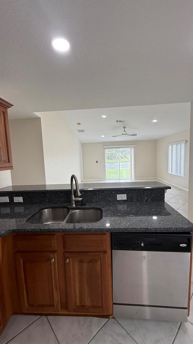 2131 Sw Newport Isles Boulevard Boulevard, House other with 3 bedrooms, 2 bathrooms and null parking in Port St Lucie FL | Image 14