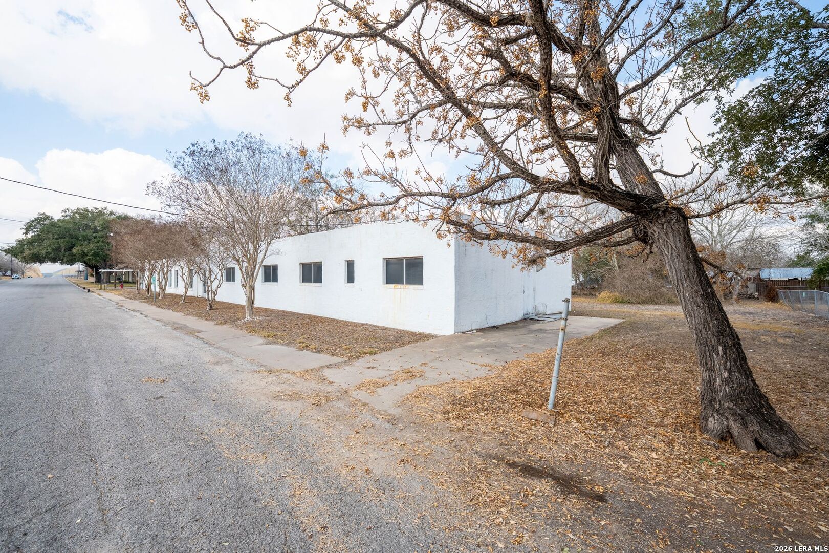 Commercial Sale in Kenedy 3