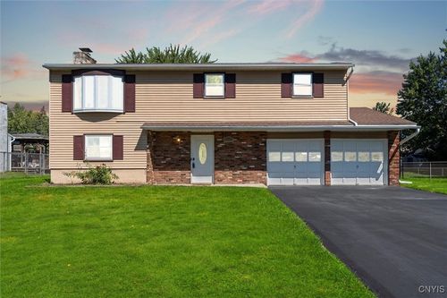 8050 Evesborough Dr, Clay, NY, 13041-9139 | Card Image