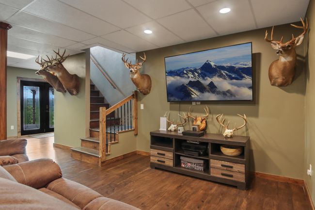 Family Room | Image 26