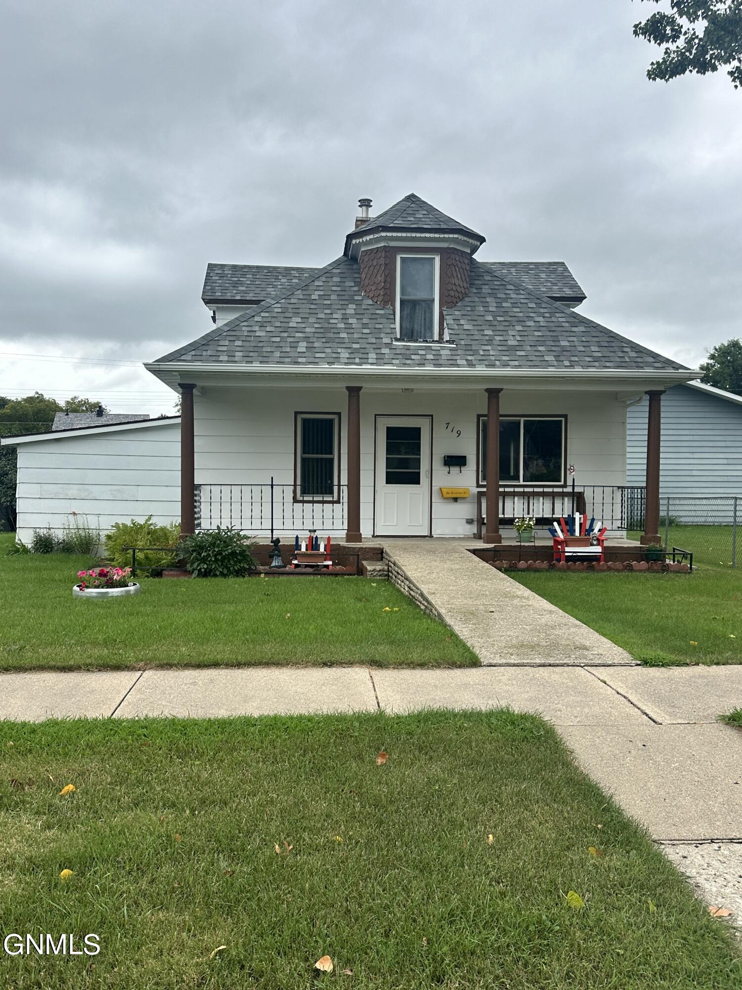8th Ave, Jamestown, ND 58401