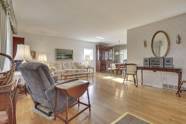 6693 Red Coach Ln, House other with 3 bedrooms, 2 bathrooms and null parking in Reynoldsburg OH | Image 6