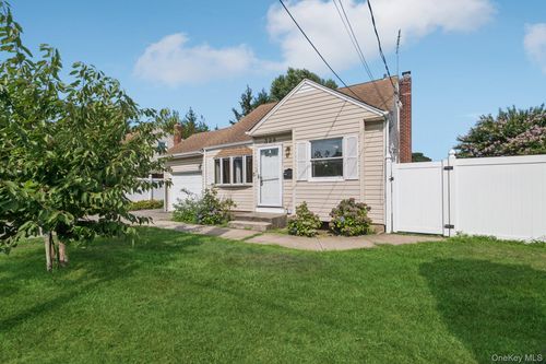 328 Henry St, Bethpage, NY, 11714-4136 | Card Image