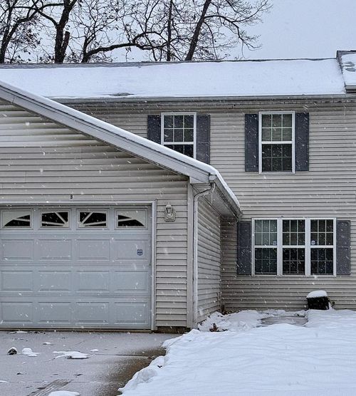 apt-b-395 Plymouth Rd, Valparaiso, IN, 46385-7204 | Card Image