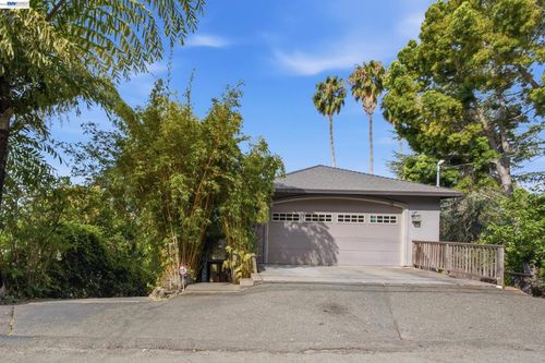 7957 Michigan Ave, Oakland, CA, 94605-3040 | Card Image