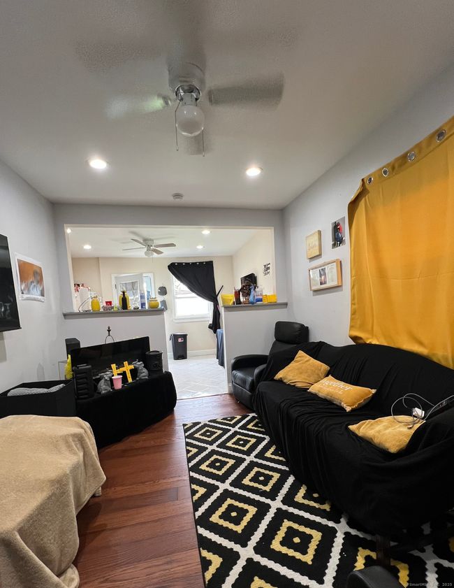 2 - 982 Dixwell Ave, Home with 3 bedrooms, 1 bathrooms and null parking in Hamden CT | Image 5