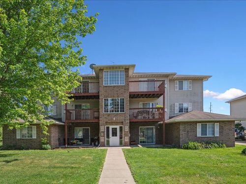 651 Kimberlite St, Tiffin, IA, 52340-9211 | Card Image