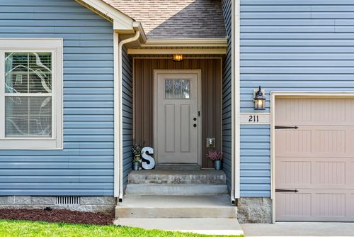 211 Sambar Dr, Clarksville, TN, 37040-1532 | Card Image