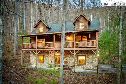 4040 Alta Vista Way, Lenoir, NC, 28645-6954 | Card Image