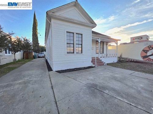 220 E Lodi Ave, Lodi, CA, 95240-2951 | Card Image