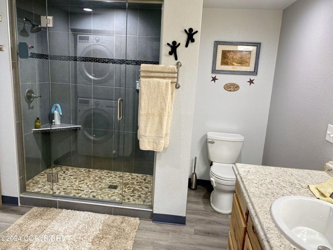 En suite bathroom position 1 | Image 16