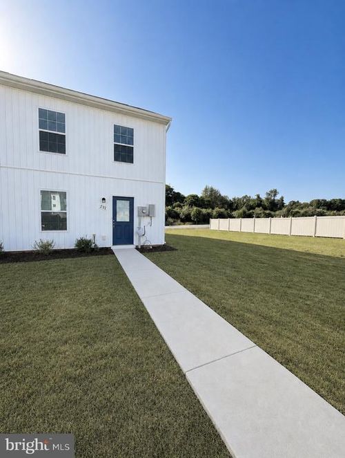 231 White Violet Way, KEARNEYSVILLE, WV, 25430-2201 | Card Image