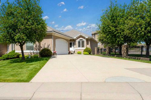 8 River Ridge Dr Nw, Medicine Hat, AB, T1A8T3 | Card Image