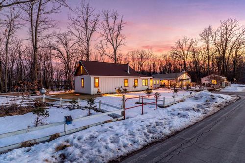 2071 Sherwood St, Mora, MN, 55051-7202 | Card Image