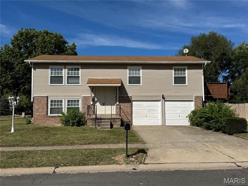 6113 Lake Paddock Dr, Florissant, MO, 63033-4720 | Card Image