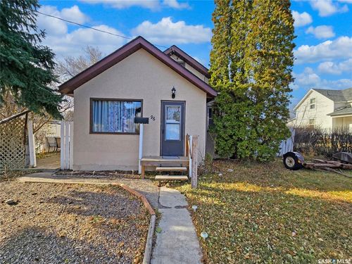 96 7th Ave Ne, Swift Current, SK, S9H2N1 | Card Image