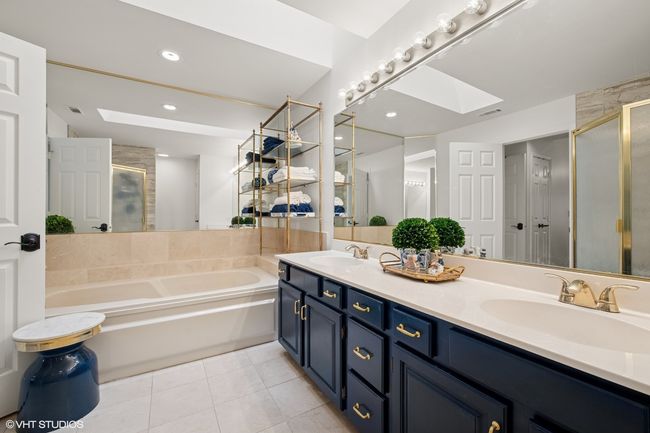 1025 - 982 Longmeadow Ct, Townhouse with 3 bedrooms, 4 bathrooms and 2 parking in Lake Barrington IL | Image 37