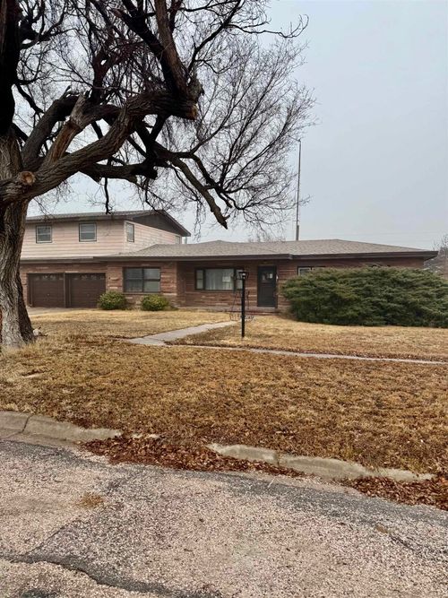 216 S Poplar St, Minneola, KS, 67865-5402 | Card Image