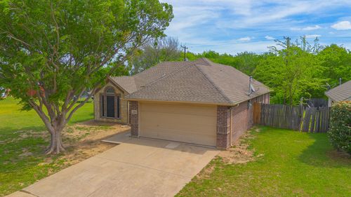 3205 Carverly Ave, Fort Worth, TX, 76119-1752 | Card Image