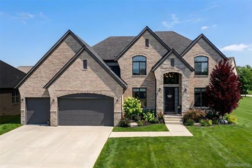 21924 Majestic Dr E, Macomb, MI, 48044-1167 | Card Image