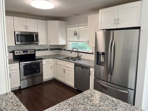 9115 E 84th St, Raytown, MO, 64138-3220 | Card Image