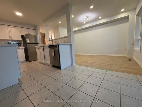 39-2 Clay Brick Crt, Brampton, ON, L6V4M7 | Card Image