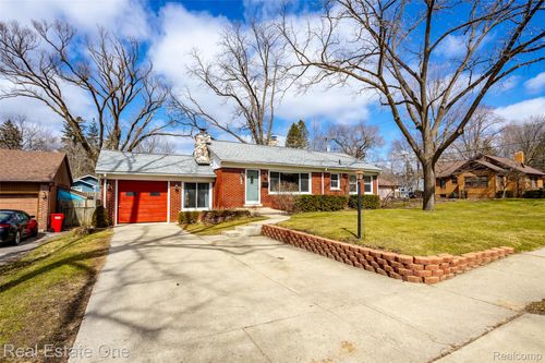 531 Atlantic St, Milford, MI, 48381-2004 | Card Image