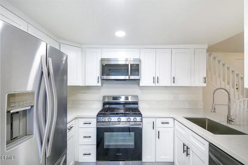 6832 Saint Estaban St, Tujunga, CA, 91042-3134 | Card Image