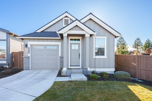 3859 Ne Oakside Loop, Bend, OR, 97701-5916 | Card Image