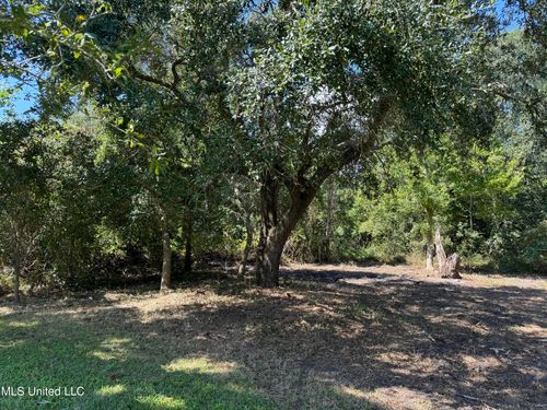 152 Burnett St, Bay Saint Louis, MS, 39520-3813 | Card Image