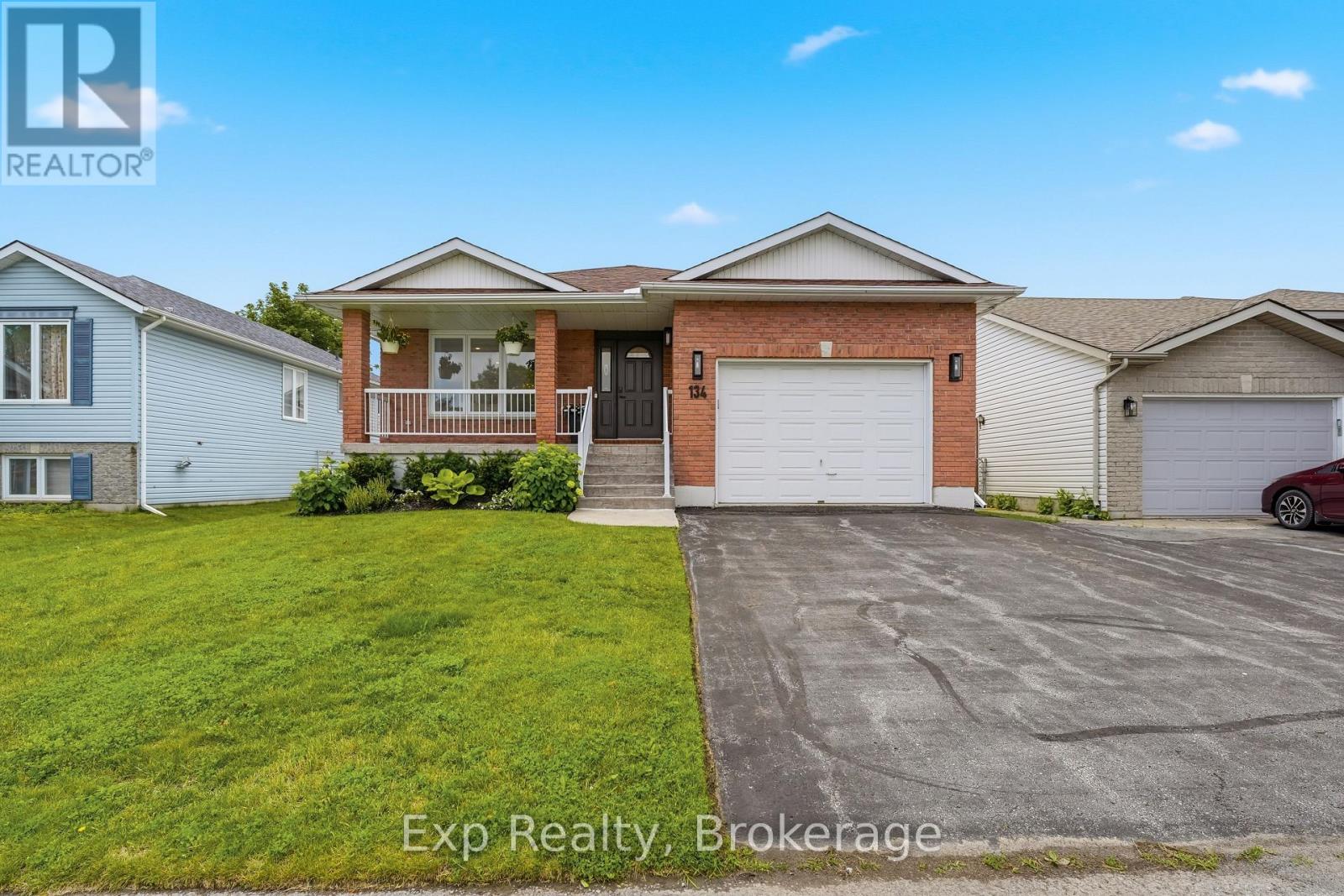 Residential in Belleville (Belleville Ward) 3