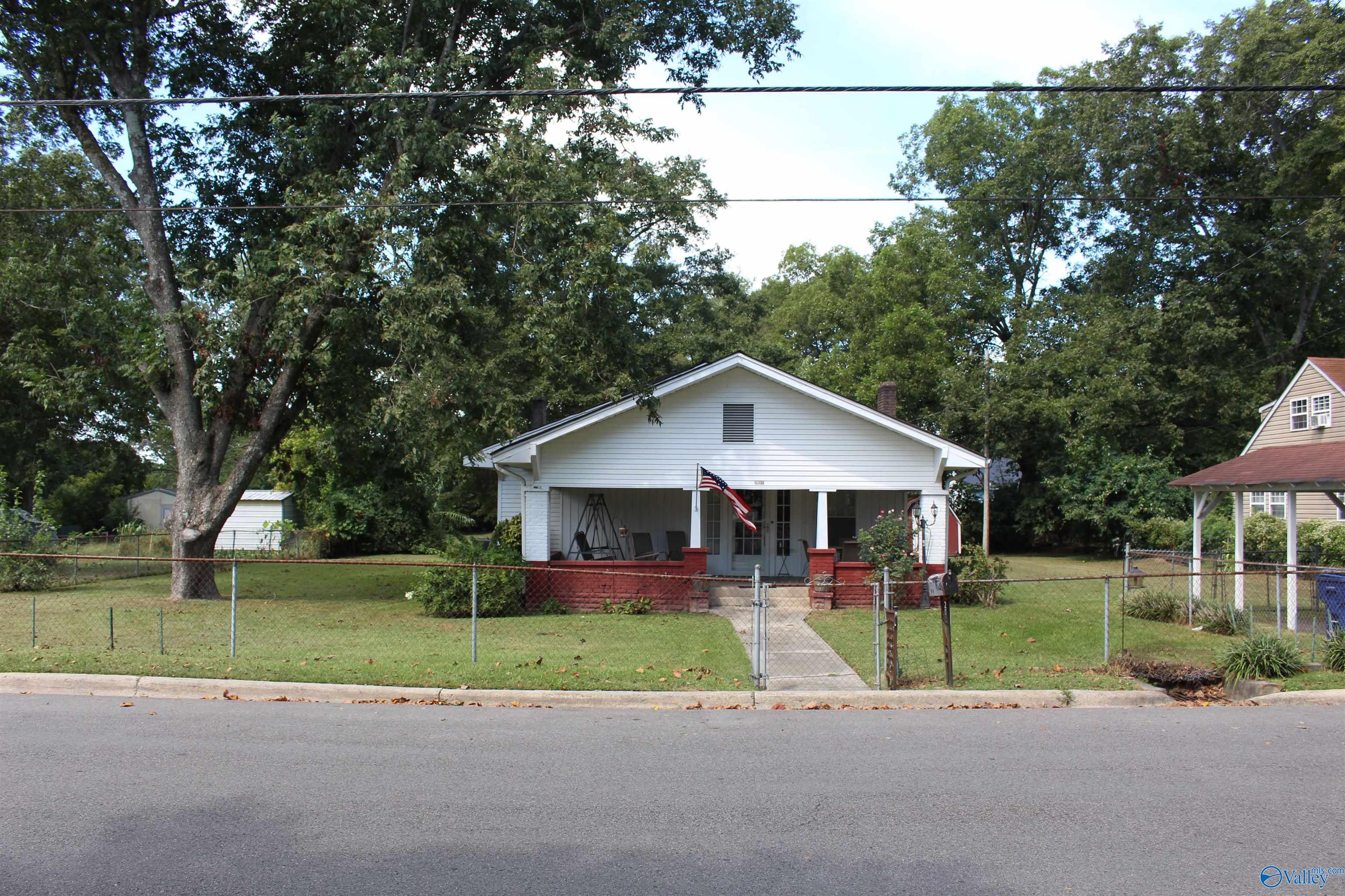 Burns St, Albertville, AL 35950