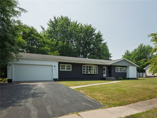 465 Bugbee Dr, Watertown, NY, 13601-4203 | Card Image