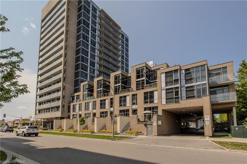 204-1940 Ironstone Dr, Burlington, ON, L7L0E4 | Card Image