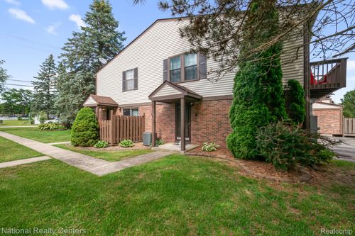 7777 Pontiac Lake Rd, Waterford, MI, 48327-1430 | Card Image