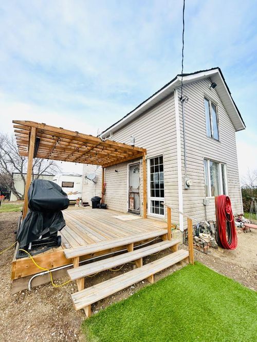 221 2 Ave N, Chinook, AB, T0J0R0 | Card Image