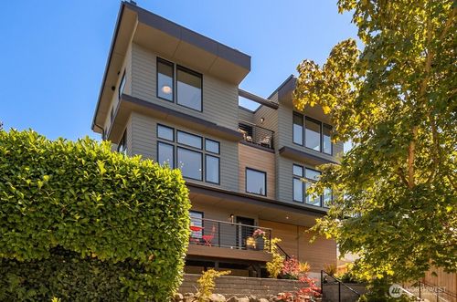 3240 32nd Ave W, Seattle, WA, 98199-2609 | Card Image