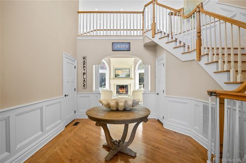 98 Spring Pond Ln, Southampton, NY, 11968-3100 | Card Image