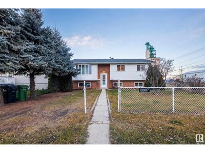 10807 99 Ave, House other with 3 bedrooms, 2 bathrooms and 4 parking in Westlock AB | Image 2