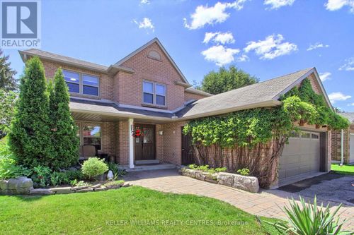 204 Crossland Gate, Newmarket (Glenway Estates), ON, L3X1A8 | Card Image