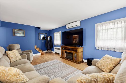 25 Stewart St, Copiague, NY, 11726-3830 | Card Image