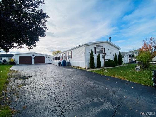 837 Willowbrook Dr, Lockport, NY, 14094-9130 | Card Image