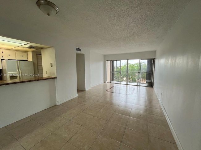 407 - 8895 Fontainebleau Blvd, Condo with 2 bedrooms, 2 bathrooms and null parking in Miami FL | Image 5