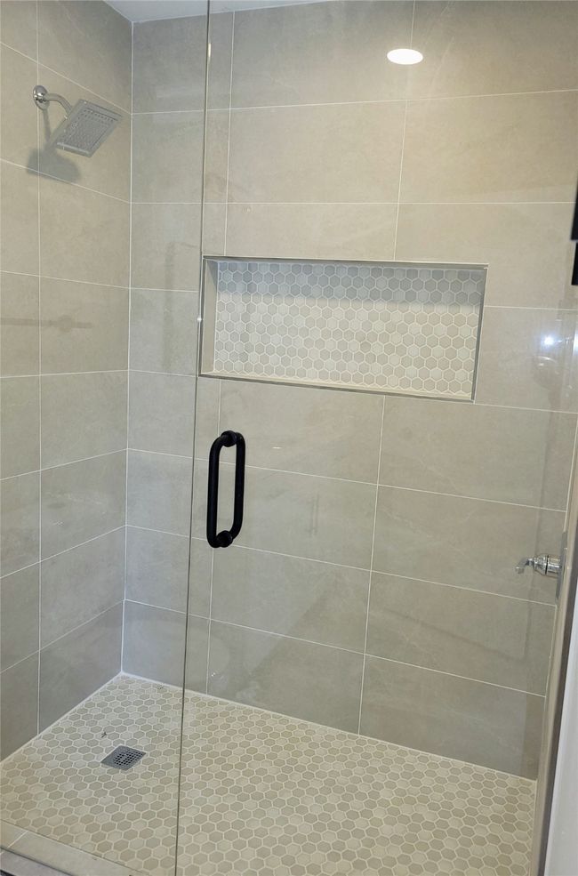 Oversized Luxury Master Shower! | Image 4