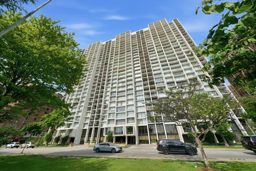 2102-3200 N Lake Shore Dr, Chicago, IL, 60657-3903 | Card Image